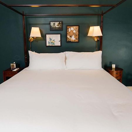 Bed and breakfast The Dewey By The Lenox Collection Extérieur photo