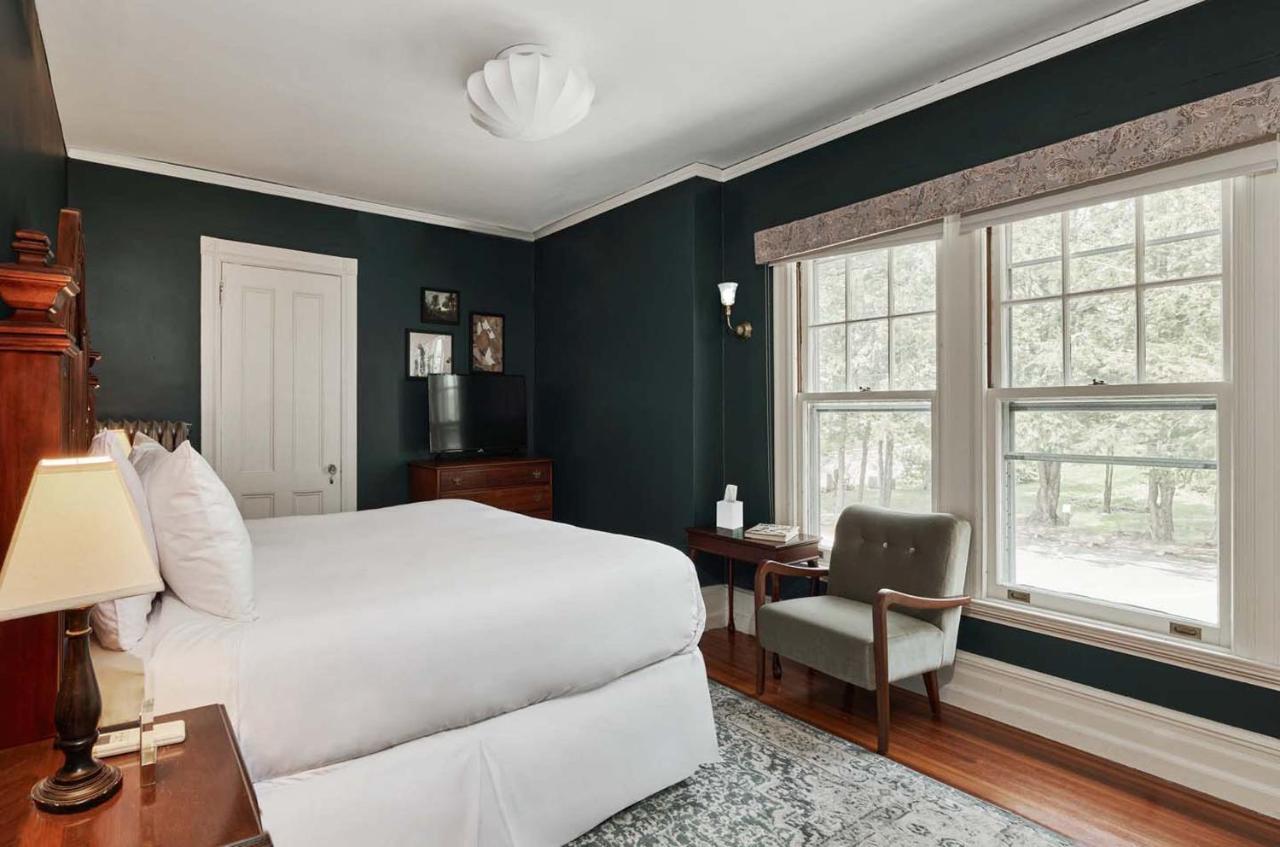 Bed and breakfast The Dewey By The Lenox Collection Extérieur photo