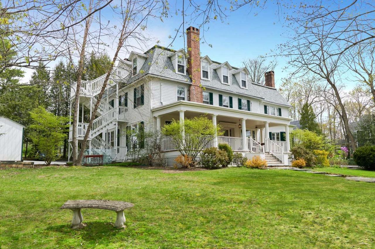 Bed and breakfast The Dewey By The Lenox Collection Extérieur photo