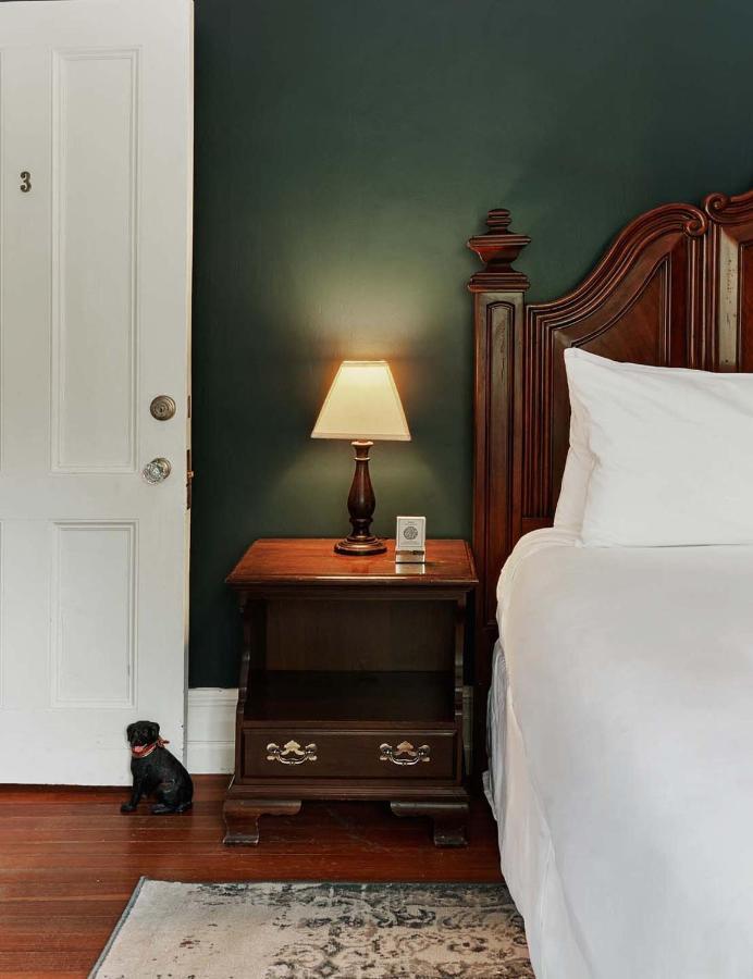 Bed and breakfast The Dewey By The Lenox Collection Extérieur photo