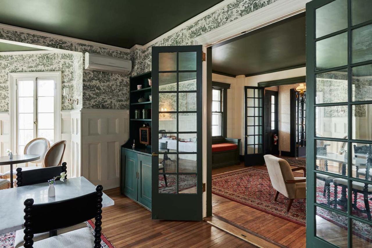 Bed and breakfast The Dewey By The Lenox Collection Extérieur photo