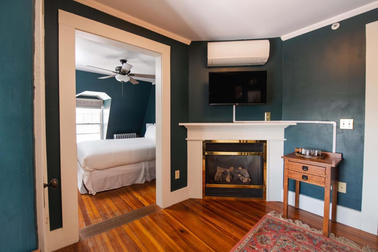 Bed and breakfast The Dewey By The Lenox Collection Extérieur photo