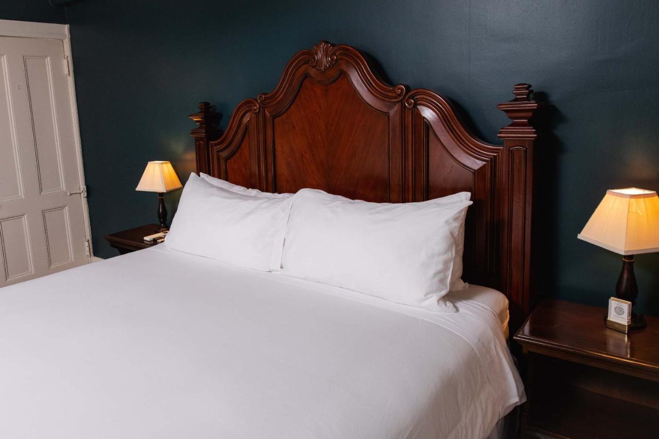 Bed and breakfast The Dewey By The Lenox Collection Extérieur photo
