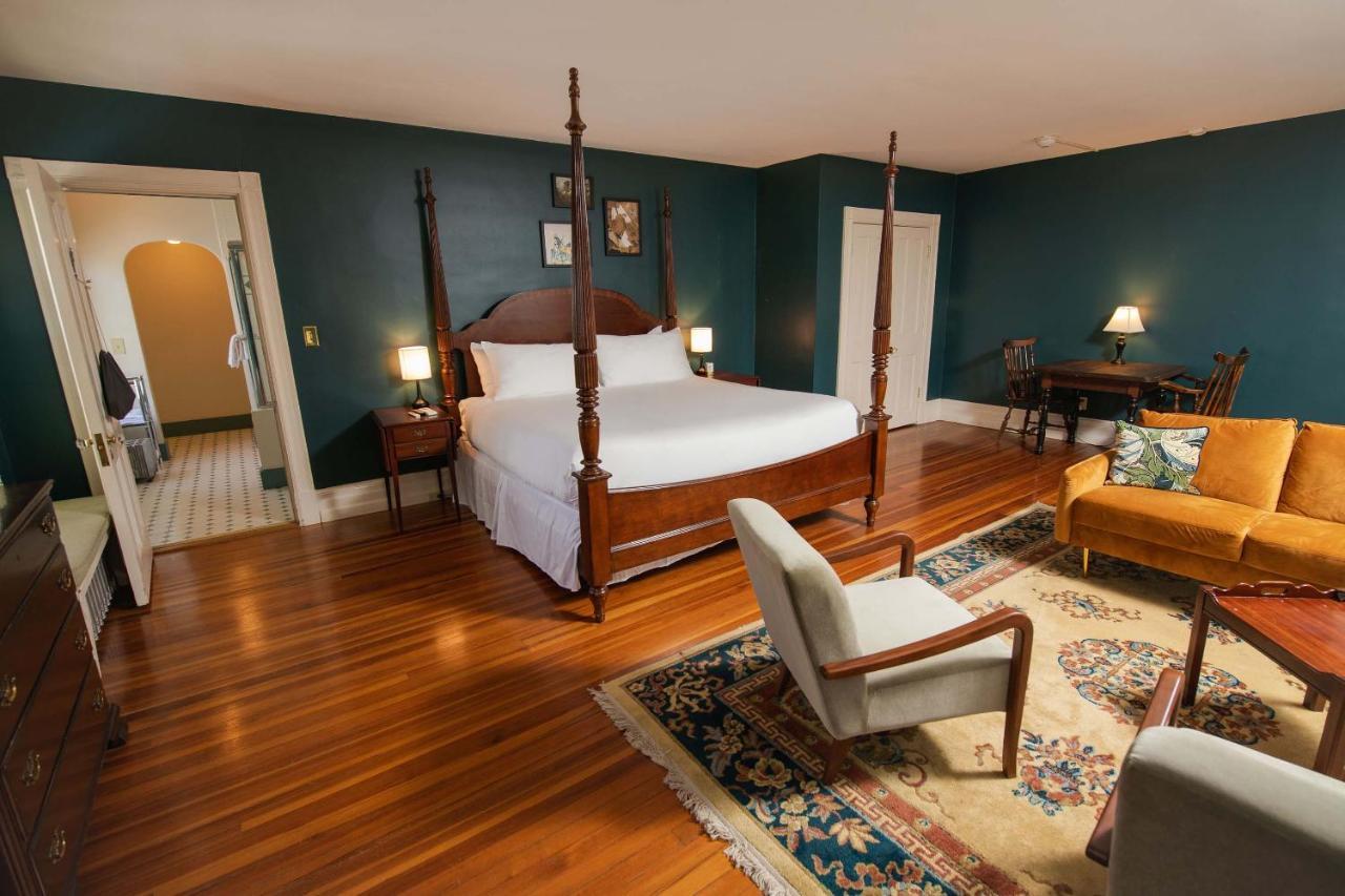 Bed and breakfast The Dewey By The Lenox Collection Extérieur photo