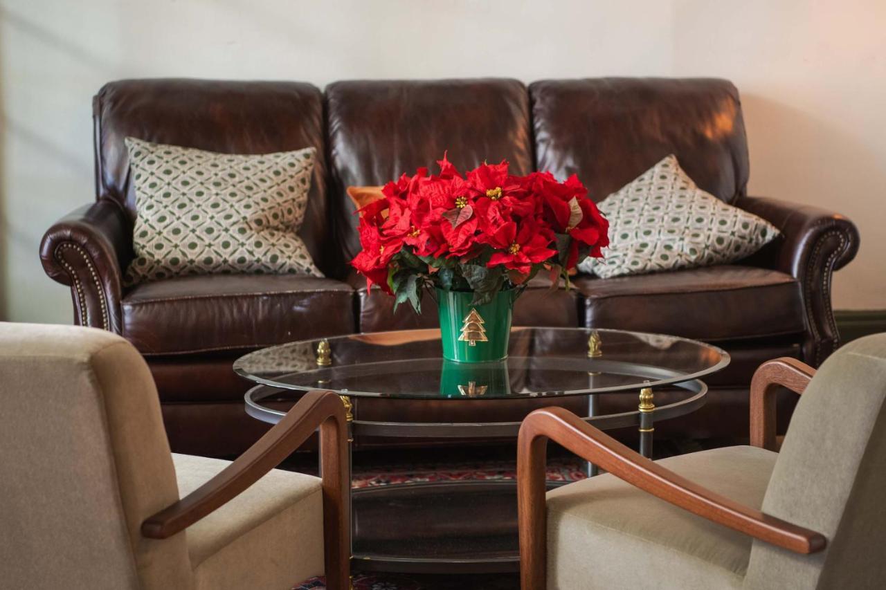 Bed and breakfast The Dewey By The Lenox Collection Extérieur photo