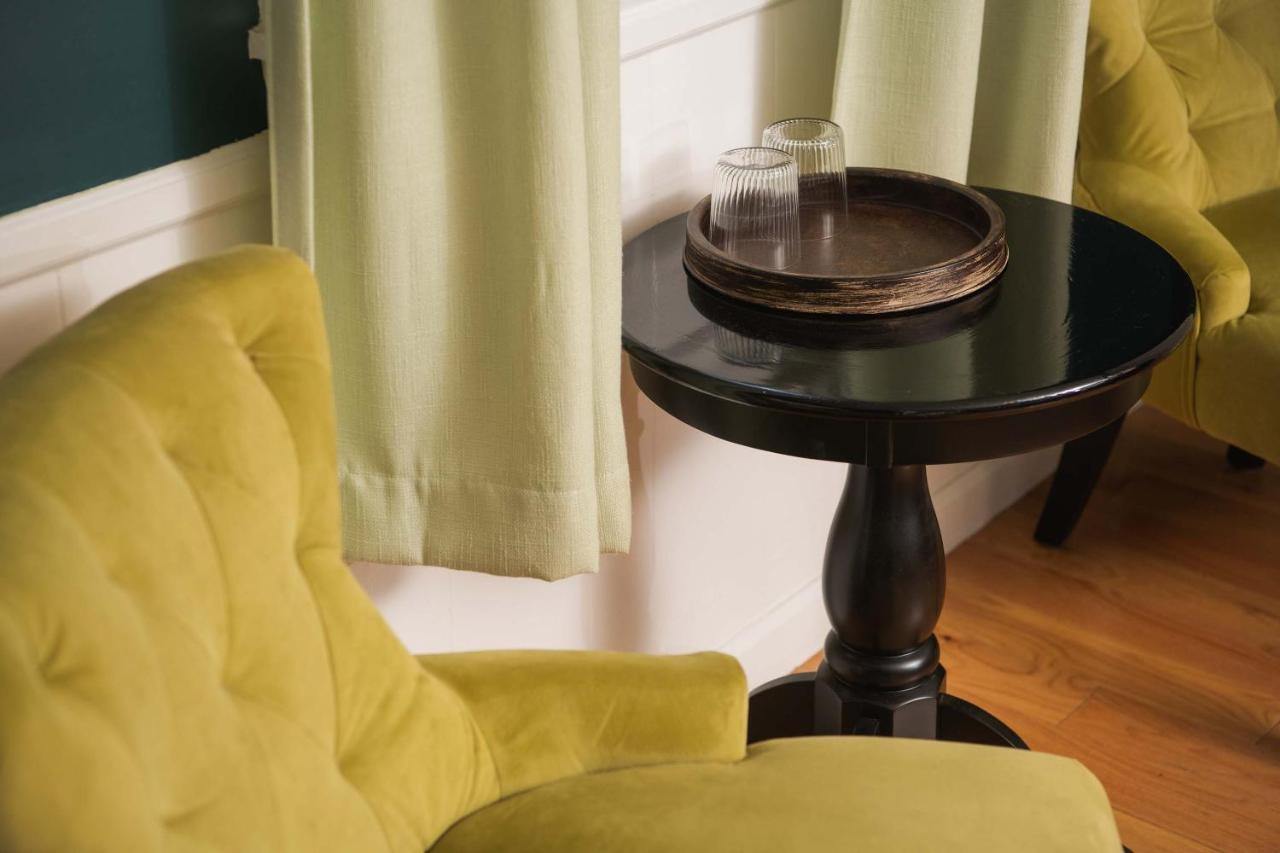 Bed and breakfast The Dewey By The Lenox Collection Extérieur photo