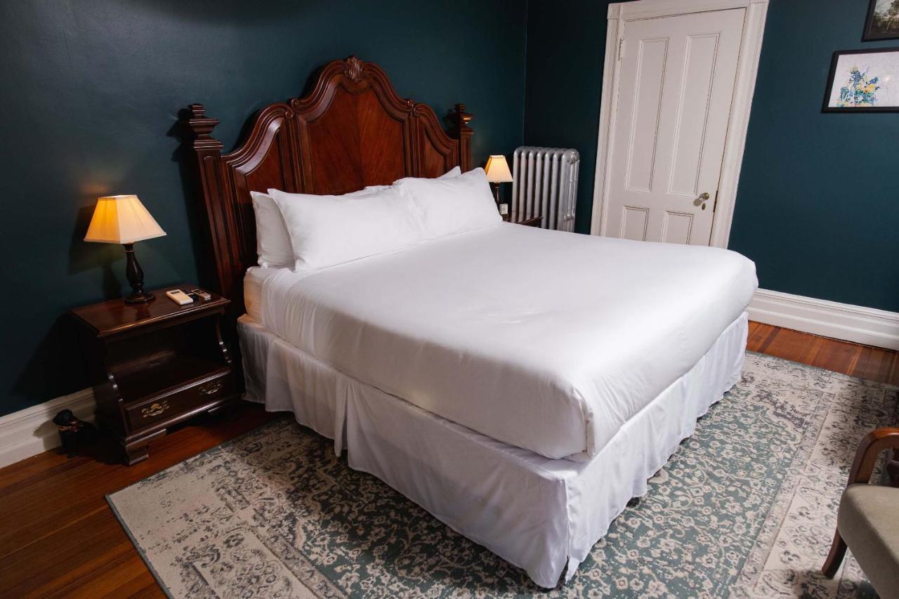 Bed and breakfast The Dewey By The Lenox Collection Extérieur photo