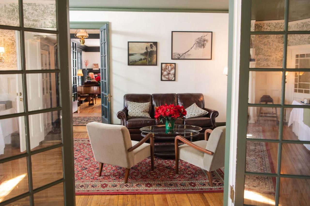 Bed and breakfast The Dewey By The Lenox Collection Extérieur photo