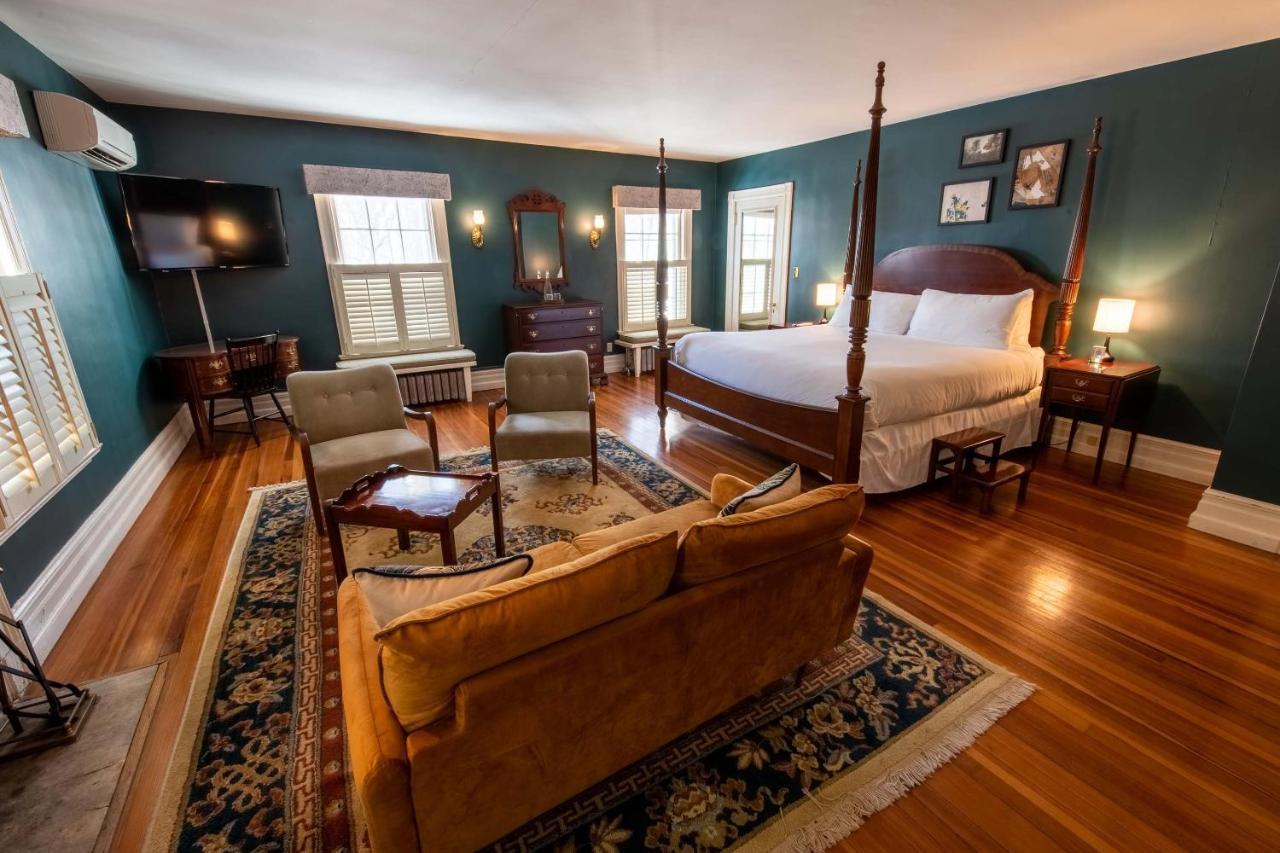 Bed and breakfast The Dewey By The Lenox Collection Extérieur photo