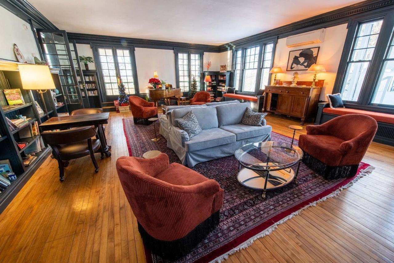 Bed and breakfast The Dewey By The Lenox Collection Extérieur photo